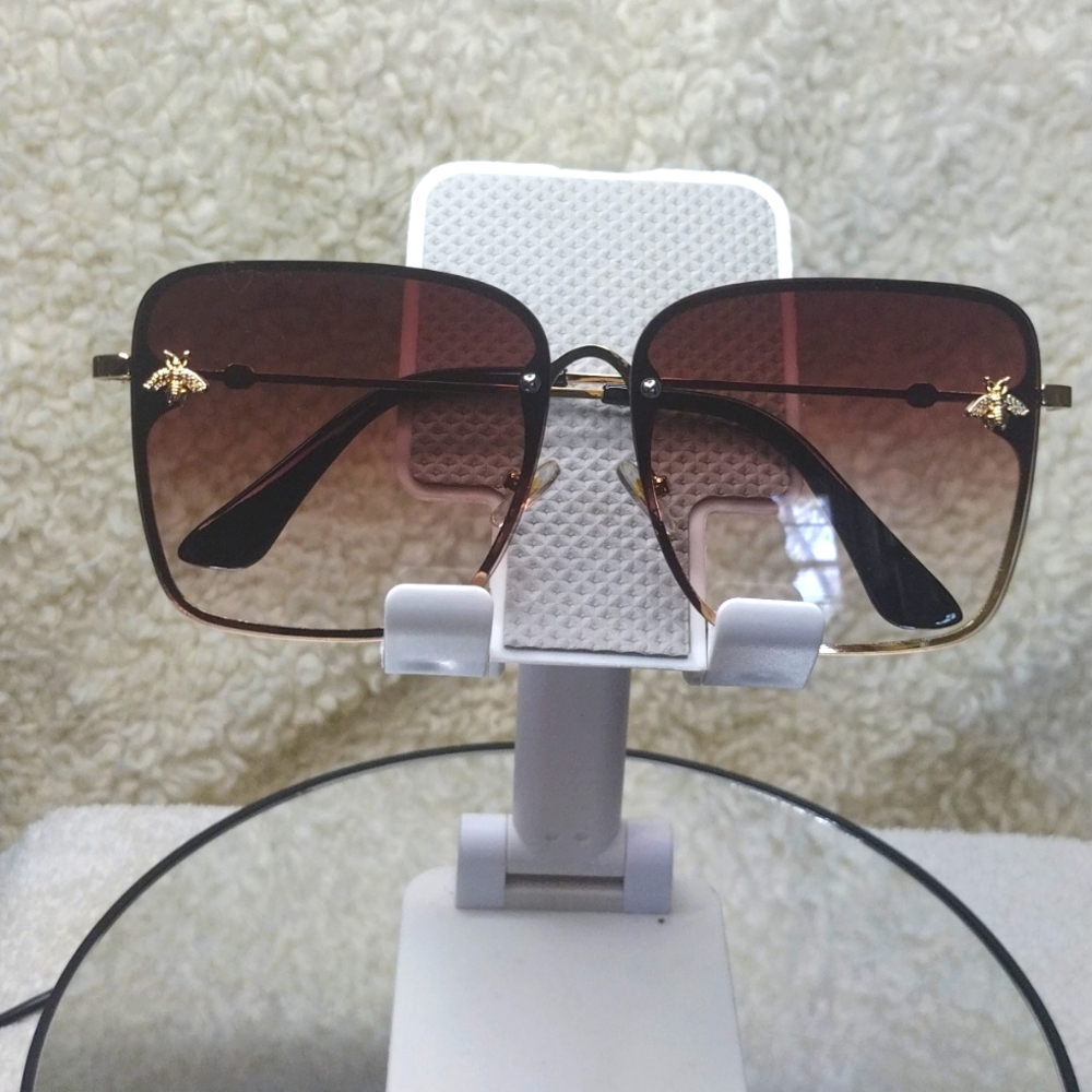 NWOT Wanna 🐝 Seen Sunglasses